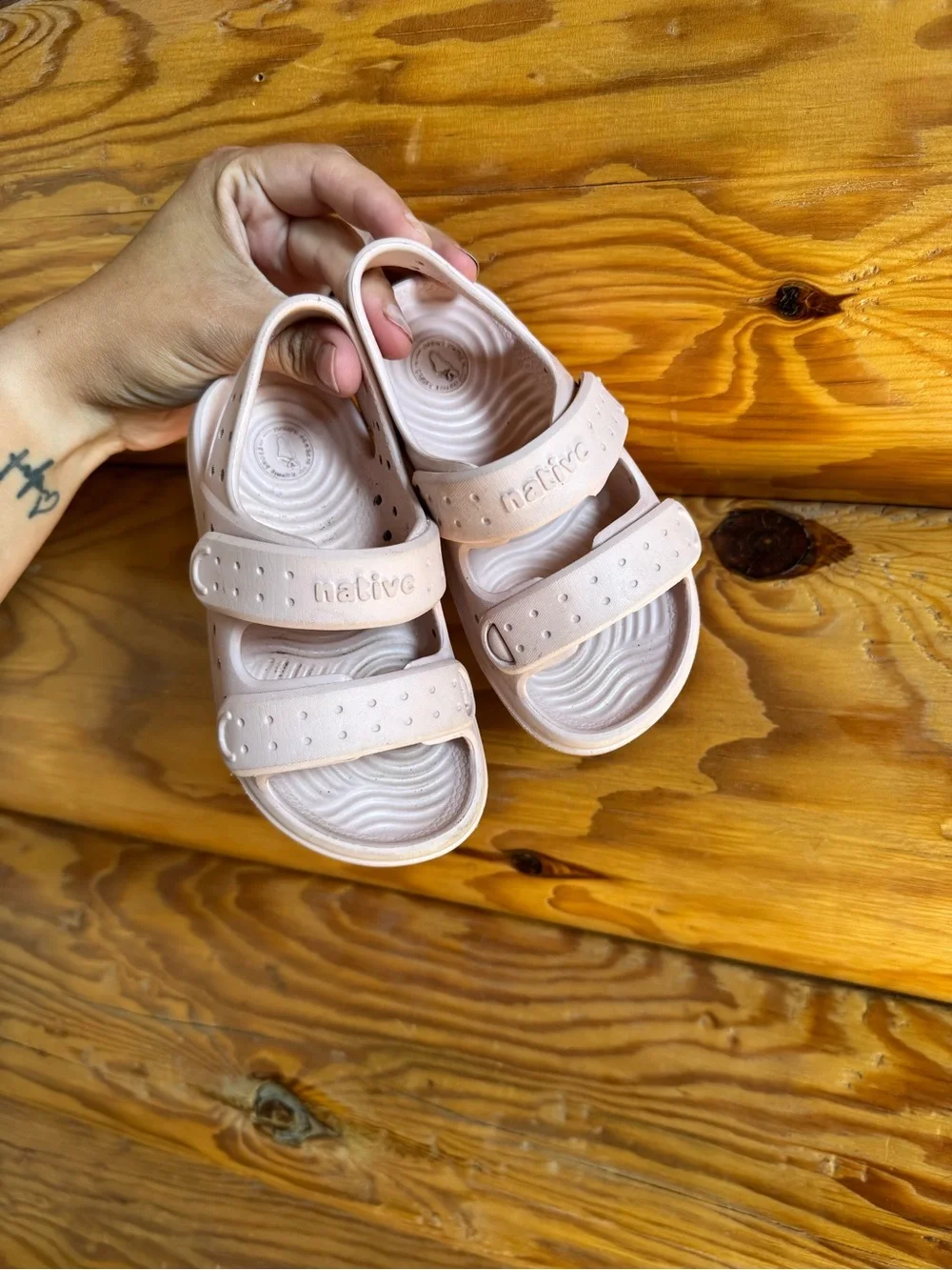 Native Chase Little Kids sandals- color Chameleon pink